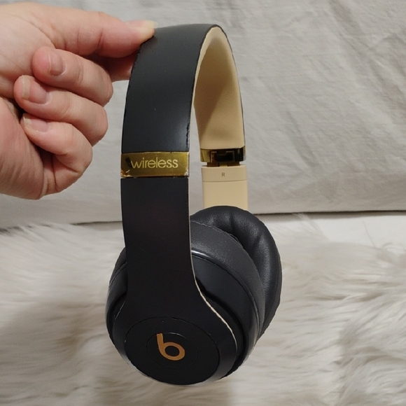 Dr Dre Beats Wireless Headphones Black and Gold Studio